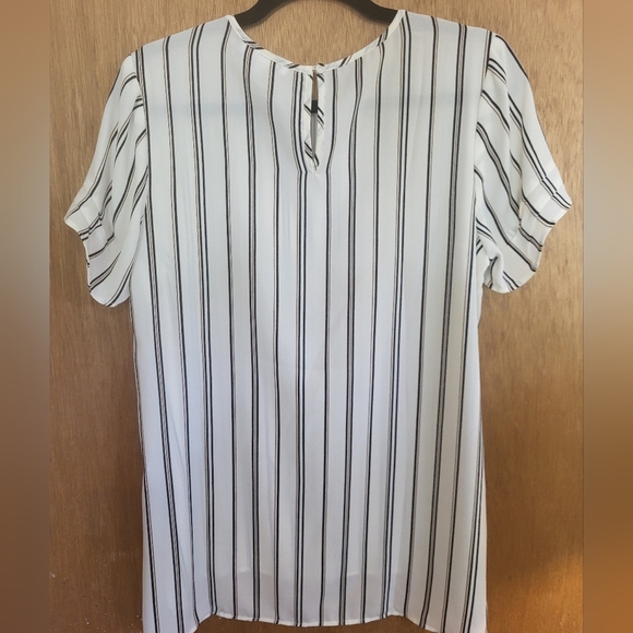 Daniel Rainn NWOT short sleeve striped blouse with split side hem, Medium - Picture 3 of 14